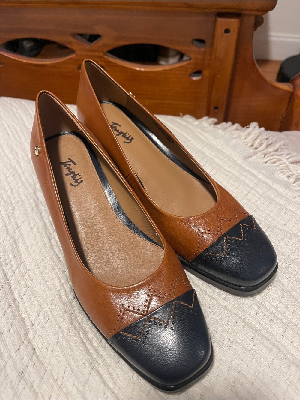 Tangüis Peruvian Brand Brown and Black Two-Tone Leather Flats